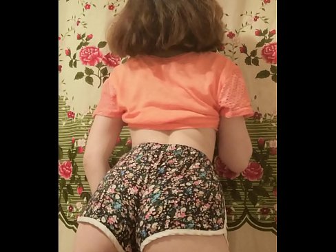 ❤️ סעקסי יונג באַבע סטריפּינג אַוועק איר קורצע הייזלעך אויף אַפּאַראַט ❤ פּאָרנאָ ביי אונדז ❤