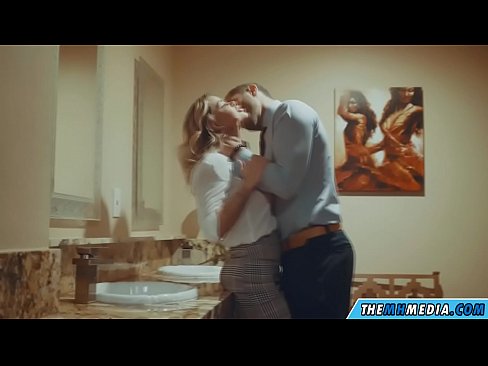 ❤️ ווען אַ באַסטי בלאָנדע סידוס איר אין אַ ציבור אָפּטריט ❤ פּאָרנאָ ביי אונדז ❤
